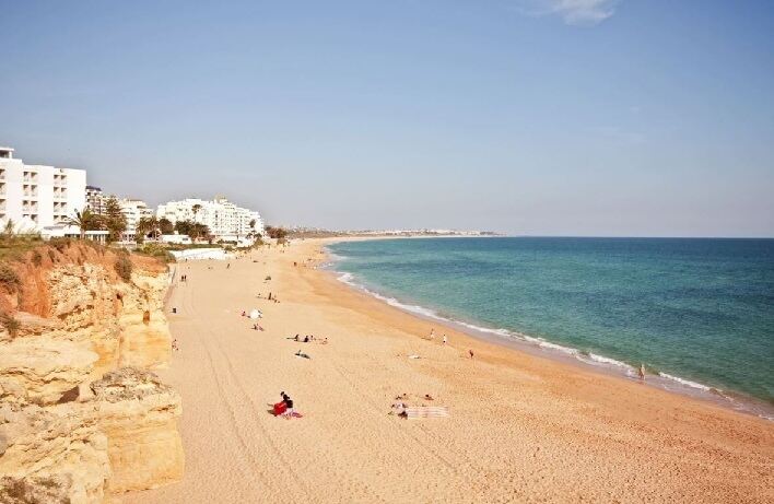 Los turistas del Algarve pagarán una tasa de 2 euros durante la temporada de verano