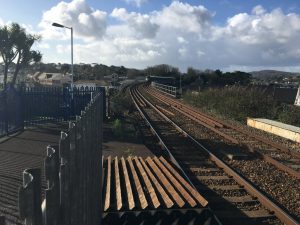 Se insta a los pasajeros a que se informen antes de viajar sobre las obras de mejora del ferrocarril en Cornualles, que costarán 5 millones de libras.