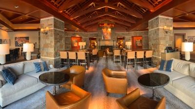 El Ascent Lounge del Four Seasons Resort Jackson Hole se renueva modernamente