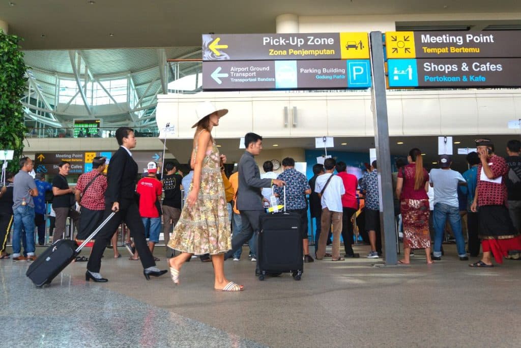 El aeropuerto de Bali hace mejoras para los turistas a su llegada tras las recientes quejas